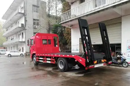 西藏改则24小时小时高速拖车流动补胎换胎汽车维修服务